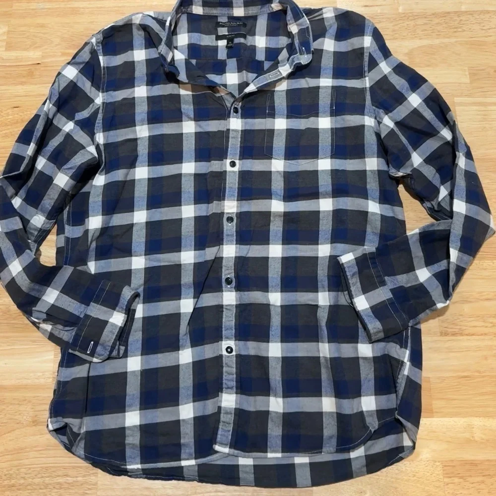Banana Republic Blue and White Casual Button Down Shirt